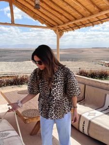 Blusas femininas moda manga curta puff leopardo impressão camisa para mulher em torno do pescoço rendas recortadas topos 2024 verão senhoras chique alta