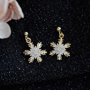 Needle Autumn Winter Sweet Snowflake Ear Ring Simple Creative Earrings Small Christmas Jewelry 240228