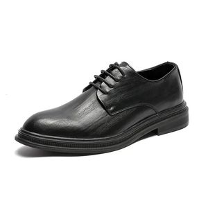 Erkekler deri elbise ayakkabıları moda gündelik sivri düğün damat ayakkabıları erkek için kore versiyonu düz renk lüks ayakkabı erkek 240307