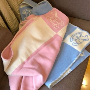 Cobertores de designer novo bebê adequado para 3-6 anos de idade 140 100cm letra de luxo h cavalo cashmere macio pônei padrão cobertor de lã deco221g
