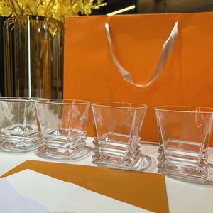 デザイナーウイスキーガラスホームクリエイティブガラススクエアワインカップ透明なクリスタルワインカップバービールカップ4 PCS/セットギフトボックス