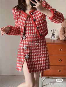 İş Elbiseleri 2024 Bahar Lüks Moda Kadın Kırmızı Ekose Tüvit Ceketli Yelek Elbise Takım Takımları Kadın Gdnz 1.02