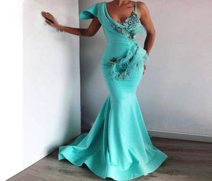 Turquoise Spaghetti Evening Dresses 2020 New Mermaid Vneck Feather Crystals Islamic Dubai Saudi Arabic Long Formal Prom Gowns 1473723170