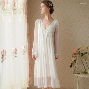 Kvinnors sömnkläder Spring Autumn Fairy White Peignoir Nightie Sexig Lace Mesh Night Dress Princess Kvinnor Viktoriansk vintage Long Nightgowns