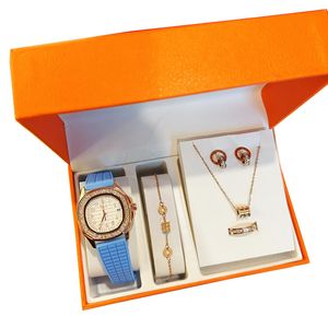 Luksusowe kobiety 5 zestawów Zegarek Naszyjnik Bransoletka Pierścień kolczyka z pudełkiem prezentowym gumowe paski projektantki zegarki dla kobiet na damskie świąteczne walentynki Prezent