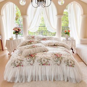 Style koreański białe koronkowe pościelę Zestaw Król Król Queen Size 4pcs Rose Print Princess BedClothes kołdra spódnice Polowcas266x