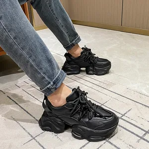 Män kvinnor chunky sneakers casual skor plattform rund tå tjock sula snörning damtränare svart vit äkta läder syntetiska lapptäcke damer höst bb041