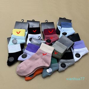 جوارب جديدة عالية الجودة الجودة الجوارب النسائية خمسة علامات تجارية من Luxurys Sports Sock Winter Lettern