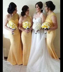 Light Yellow One Shoulder Bridesmaid Dresses Sheer Lace Bodice Button Side Cheap In Sorck Mermaid Formal Wedding Party Gowns4775174