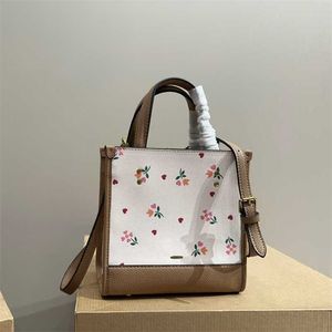 Vintage Strawberry Purse Designer DemPsey Tote Bag Fresh Flower Bow Bees Print Shopping bags Handbags Brand Women Shoulder Bag 240129
