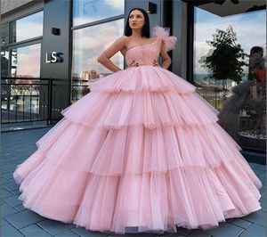 Arabia açık pembe balo elbisesi quinceanera elbiseler bir omuz kabarık katmanlı etekler resmi gece önlükleri kızlar tatlı 16 parti elbisesi 4734947