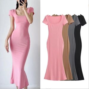 Vestidos Casuais Básicos Mulher Roupas Manga Curta Verão Mulheres Vestido Camisole Saia Outwear Estilo Slim Com Budge Designer Lady Sex Dhq9a