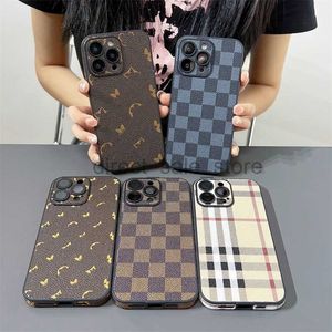 Designer de luxo iPhone 15 Pro Max Capas de telefone para 15 Plus 14 ProMax 13 12 11 Meninas Bonito Padrão Clássico Capa Traseira de Couro Placa de Identificação de Metal Decoração Caixa Quadrada