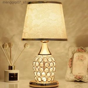 Lampor nyanser europeisk stil kristallbordslampa ins enkel modern sovrum varm romantisk mode kreativ dekorativ säng lampa l240311