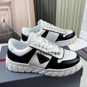 Sneakers pra man sneakers mens casual mångsidig svart vit snörning upp designer fyrkantig sula sko kvalitet sida e mode lyx topp