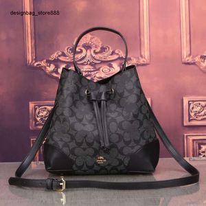 Bolsas femininas de moda por atacado de fábrica * 2024 Nova bolsa portátil de grande capacidade Presentes modernos e versáteis para mulheres com um ombro crossbody