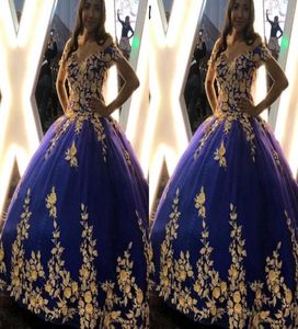 2022 Gold 3D Floral Flowers Royal Blue Quinceanera Prom Formalne sukienki Meksykańskie Charro XV Sweet 15 16 Anos Off the Rame Ball Go9563580