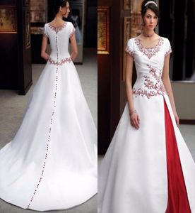 Vintage White and Red Stain Wedding Dresses 2022 Two Tone Lace broderiknappar Cap Hylsa Brudklänning Vestidos de Novia1242189