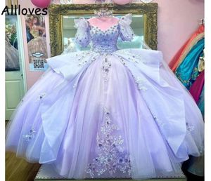 Charming Puff Sleve Dantel Aplikler Quinceanera Elbise Balo Elbise Omuzdan Kapalı Cape Boncuklar Pageant Tatlı 15 Elbise 5576176