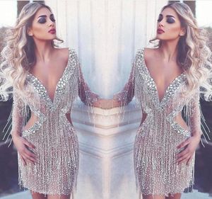 Sexig kristallpärlade cocktailklänningar Luxuty Long Sleeves Sequined Pärled Short Prom Evening Party Gown med tofsar Cutaway Sides7624073