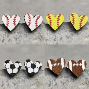 Orecchini a bottone Mini a forma di cuore in legno Baseball Softball Calcio Sport per donne Gioco di palla Commercio all'ingrosso di gioielli