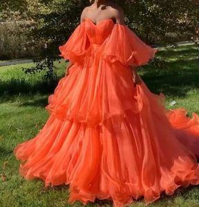 Chic Fire Orange Strojowe sukienki na bal maturalne 2020 Suknie balowe z pełnymi rękawami z sukienki na ramię Vestido Formatura9041446