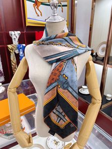 2024新しいファッションクラシックレター高品質スカーフシルクデザイナー女性ヘッドスカーフスカーフスクエアバンディーヘッドバンド男性に適したスカーフジャケットレタープリント