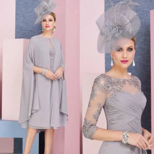 Elegant knälängd Chiffon Mother of the Bride Dresses With Cape Lace Appliced ​​Formal Mother Arabic Evening Clows Prom Dress