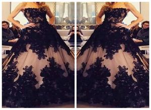 2019 Strapless Black Lace Appliques Aline Prom Dresses Modest Lace Up Back Long Vestidos de Soiree Anpassade kvällsfestklänningar9579583
