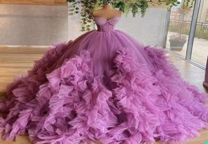 Abito da ballo viola chiaro Abiti stile Quinceanera Increspature a strati Perline Tulle Donna Dolce 16 Festa formale Robe De Soiree Elegante lungo Pr3509680