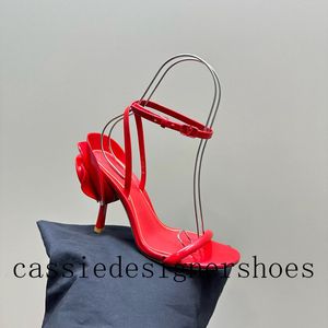 2024S الصيف صندل مصمم العلامة التجارية الفاخرة Sandal High Heels أصلي جلود للنساء أحذية زهرة كعب تصميم حفل زفاف الزفاف حجم 42 حزام الكاحل