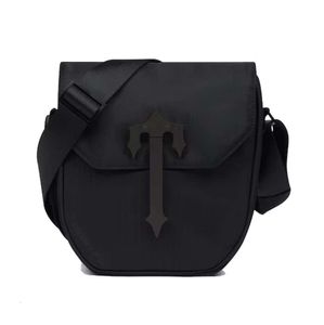 2024 럭셔리 인기 인기 디자이너 Trapstar Bag Irongate T Crossbody Canvas 여성 및 남성 영국 런던 금속 핸드백 방수 우편 봉투 핸드백 벨트 메신저 116ess