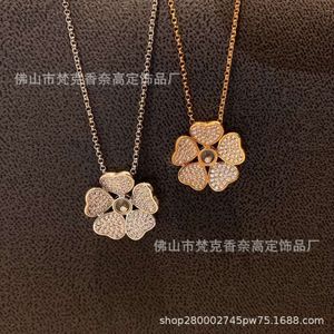 Desginer chopard jewelry High Version Five Heart Petal Dynamic Diamond Necklace for Female Xiao Jiaman Diamond Corolla Heart Pendant Plated with 18k Collarbone Cha