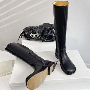 2024 botas longas de couro de vaca dedo do pé redondo grosso salto baixo deslizamento em botas femininas novo estilo sobre o joelho outono inverno festa designer de couro italiano grande sola botas femininas