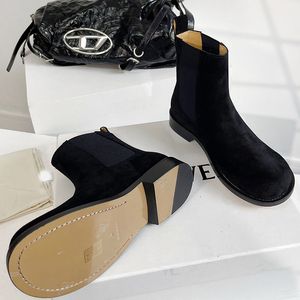 2024 Novas botas pretas de salto redondo e salto grosso para mulheres, botas femininas com zíper lateral alto e tecido de couro, sapatos elegantes da moda, sola grande, tamanhos 35-40, 2024