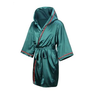 Boxningskåpa med Hood Green Silk Satin Vuxen Martial Arts Kickboxing Match Training Gown Cloak Women Men Muay Thai MMA Uniform 240304