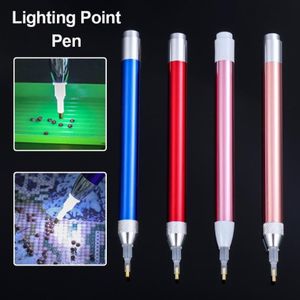 1Pc Strumento di pittura diamante Punto di illuminazione Penna trapano 5D con diamanti Punto croce Accessori per cucire fai da te SENZA batteriaPaintings Painti245r