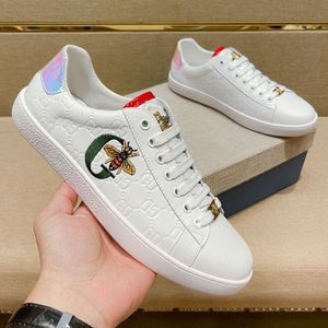 Designer de luxo Little Bee White Shoes Mens Board Alta Versão Couro Casual Qualidade Trendy Trainers Q4VP