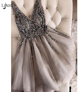 Sparkle Kristall Perlen Kurze Cocktailkleider Grau Homecoming Kleid Doppel Vneck Sexy Shiny Mini Prom Kleider Abiye Vestidos4683493