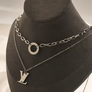 3 Minsta försäljning Kvinnor Designerörhängen Halsband Designer Halsband Simple Letter Pendant Luxury Fashion Jewelry Special Wholesale Luxury Brand