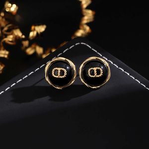 2024 Designer Högkvalitativa örhängen örhängen Singel Diamond Round Black With White Earrings for Women Festival Jewelry Gift