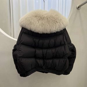 Versione invernale coreana 2023 Piumino d'oca da donna, corto, collo di volpe oversize, cerniera leggera di lusso, pelliccia sciolta e cappotto caldo 7854