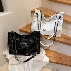 Designers nya grossistpris mode väska Lingge Chain Tygväska Kvinnor stor kapacitet Ny mode en axel crossbody höst/vinter textur pendlare