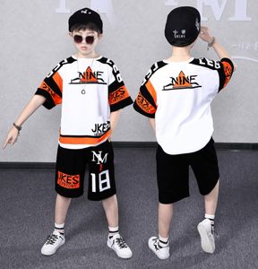 Set di vestiti di moda per bambini Ragazzi in cotone a maniche corte magliette e pantaloni coreano hiphop vestito a due pezzi bambino ragazzo streetwear5196988
