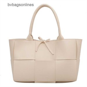 Luxury Bottegs Venets Tote Bag Large Capacity Portable Womens Bag 2024 New Fashion Popular Spring Korean Casual Shoulder with Original 1:1 Logo