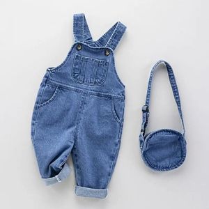 Simple Style Boys Girls Denim Overall Fashionable Childrens Trousers Spring Baby High midja Casual 240307