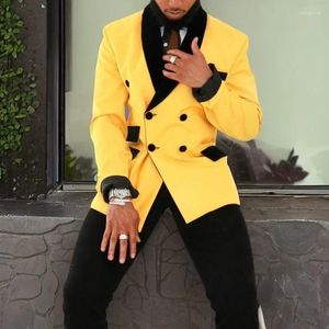 Męskie garnitury podwójnie piersi żółte dla mężczyzn Slim Fit Prom Wedding Groom Tuxedo 2 szt. Kurtka z czarnymi spodniami Męska moda kostium 2024