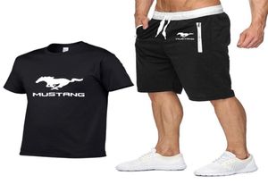 Mens manga curta Mustang logotipo do carro verão Mens camiseta Harajuku camiseta de algodão de alta qualidade camisetas shorts terno 2pcs roupas esportivas T5780667