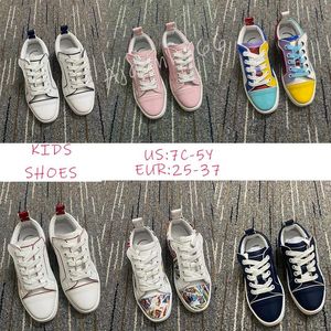 2023 New Kids 디자이너 Red Bottoms Casual Shoes Loafere Rivets 낮은 스터드 어린이 디자이너 신발 어린이 패션 바닥 트레이너 EUR 25-37