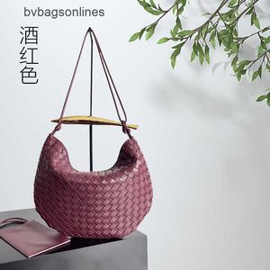 고급 Bottegs Venets Jodie Bag 2024 New Fashion Sheepskin Woven Woven Womens Bag Armpit 금속 정어리 손잡이 휴대용 어깨 39cm 원본 1 : 1 로고